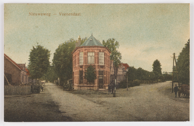 18244 Gezicht op de hoek van de Vendelseweg (links) en de Nieuweweg te Veenendaal.